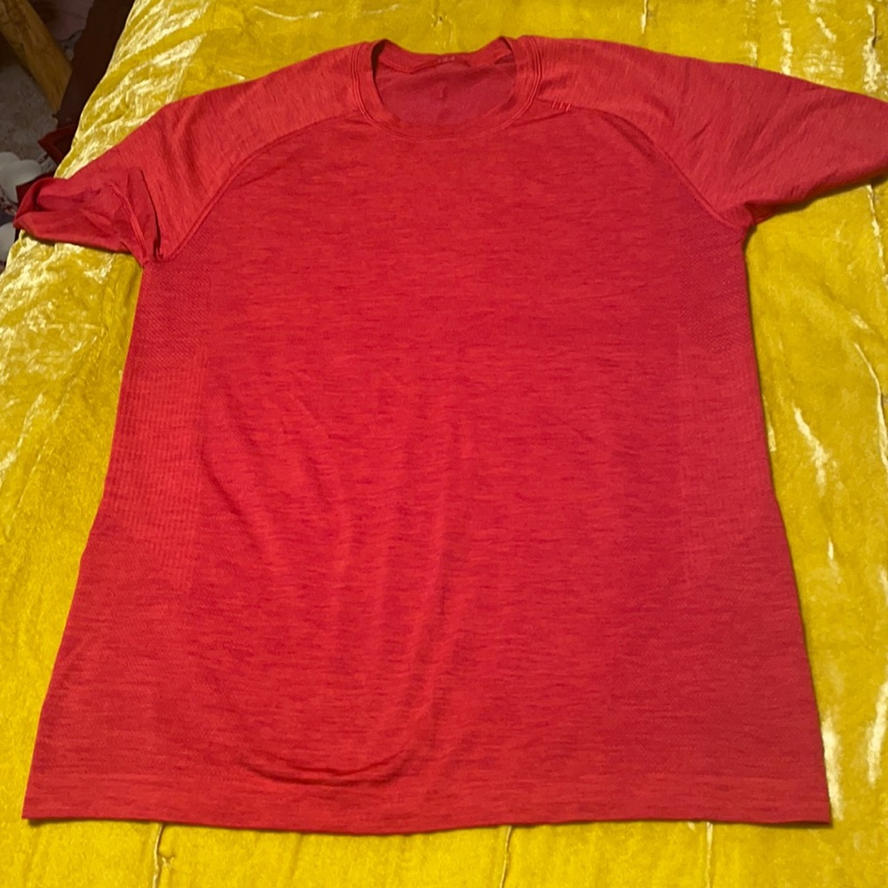 Lululemon Metal Vent like new without tags and no rip tag -  Red Red Red Medium